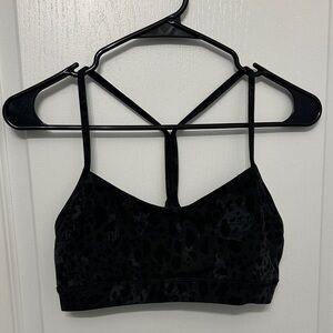 lululemon athletica - Nulu Y Bra